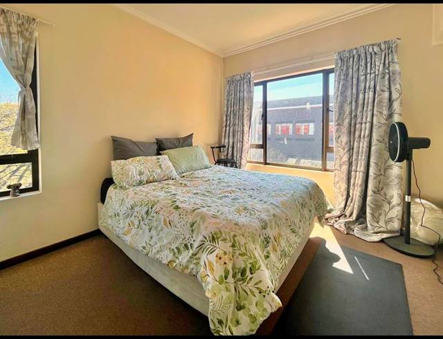 1 BEDROOM APARTMENT FOR SALE IN BRYANSTON